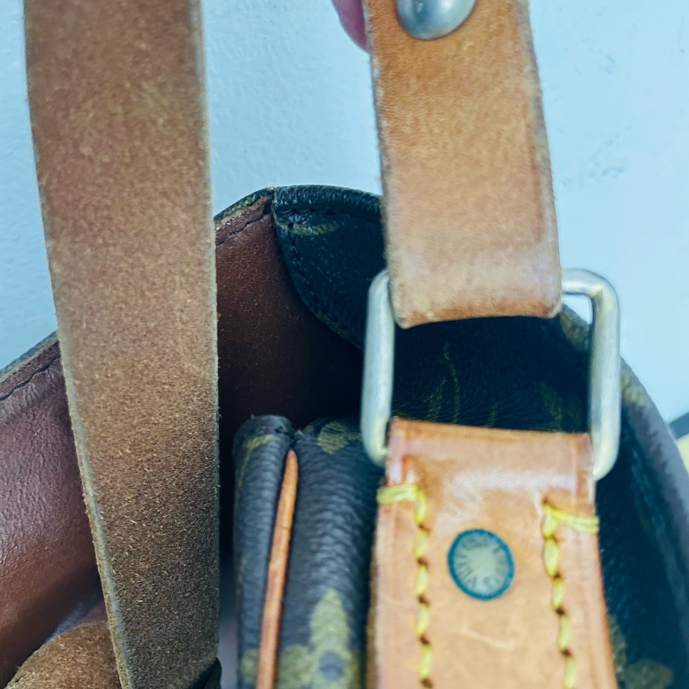 Louis Vuitton Brown Monogram Canvas Shoulder Bag with Tan Leather Trim - Picture 13 of 13